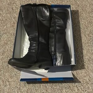 Women’s boots with buckle from Aldo size 7.5